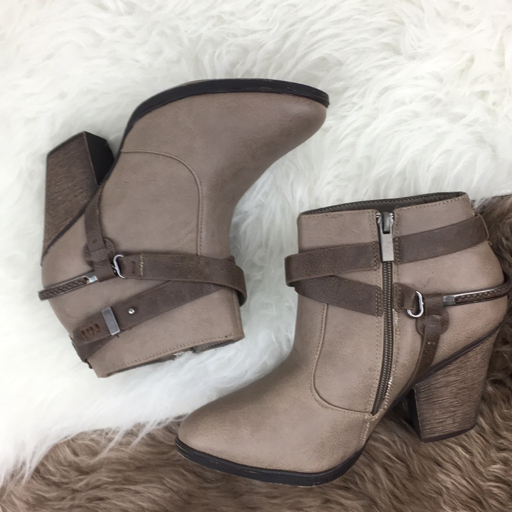 Dollhouse booties boots shoes heel size 8.5 brown